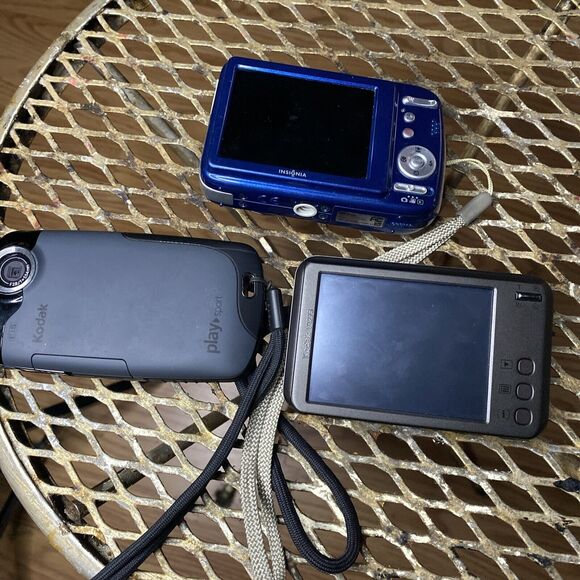 Digital Cameras LOT 3 Kodak ZX3 Insignia NS-DSC1112 Kodak V1253 For Parts Repair - Picture 5 of 14